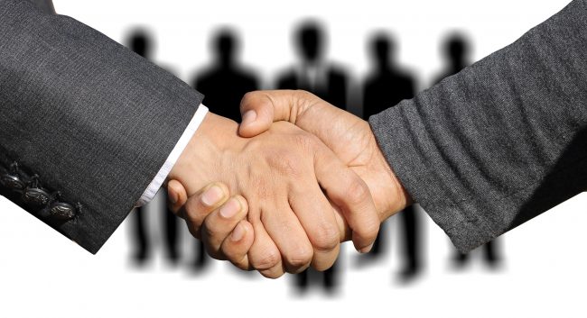 shaking-hands-3091908_1920