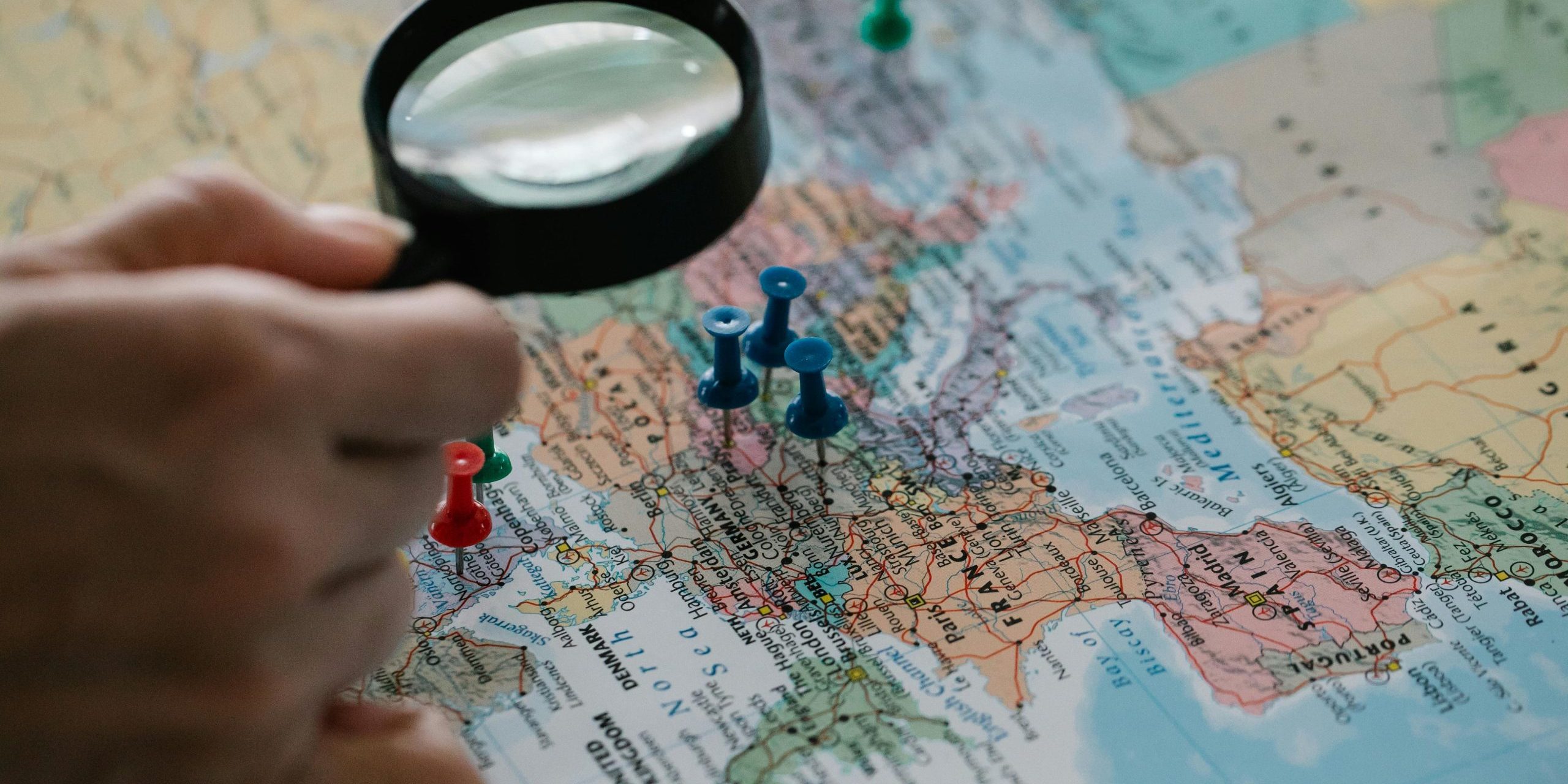 pexels-lara-jameson-8828418 mobilité internationale d'un banquier privé en 2026