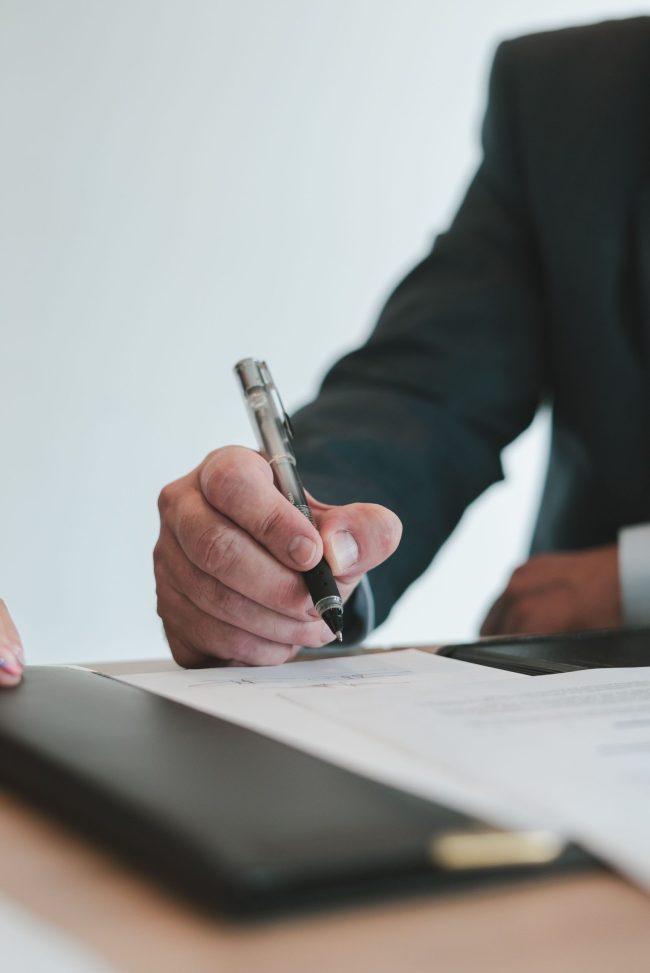 pexels-cristian-rojas-10041249 recrutement de banquiers privés