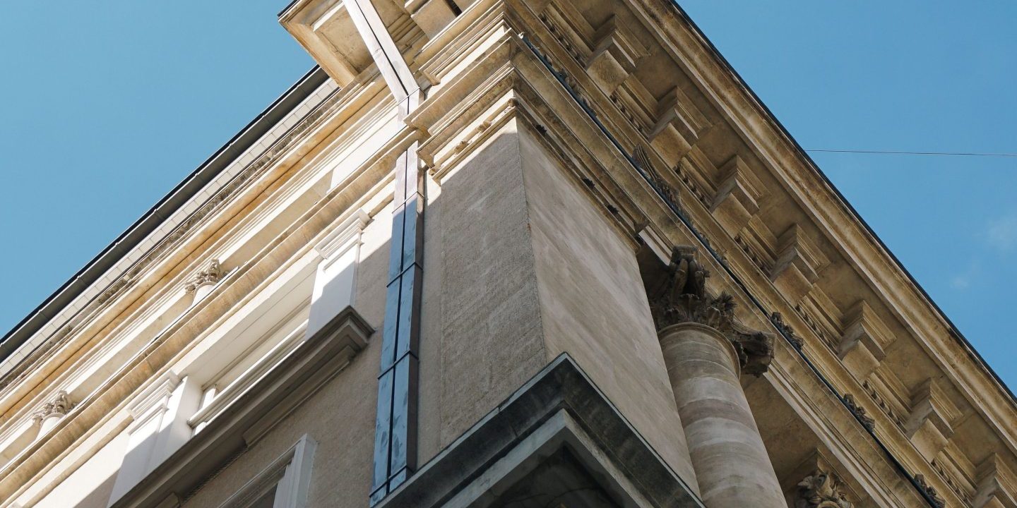 pexels-ebrubodyy-18457315 family office : ce qui attirent les banquier privés