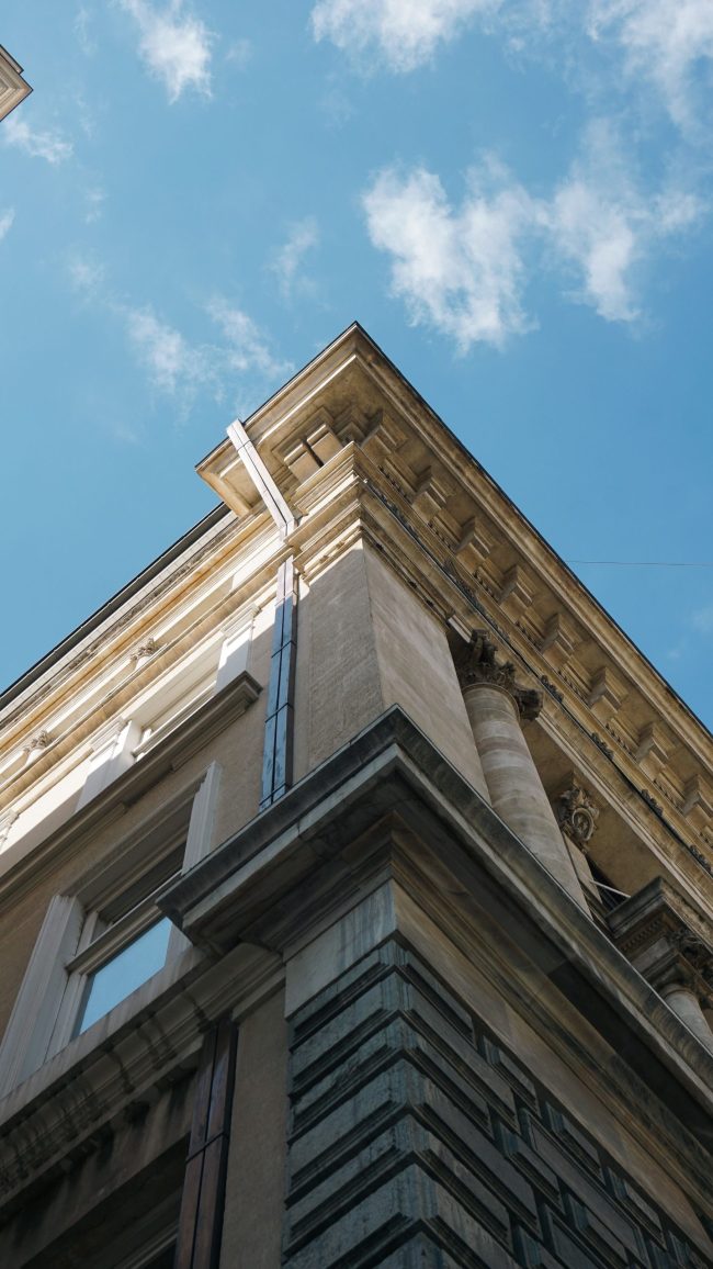 pexels-ebrubodyy-18457315 family office : ce qui attirent les banquier privés